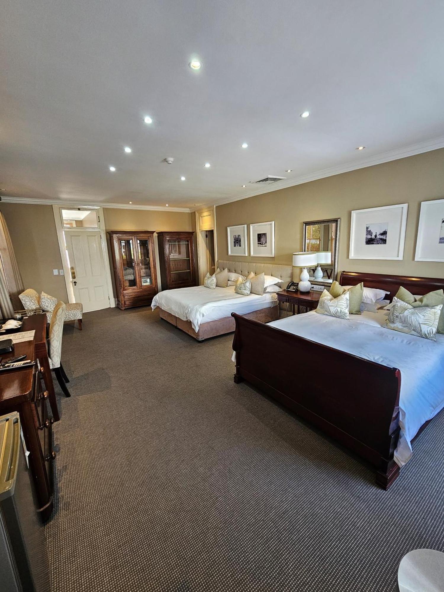 דורבן Quarters Hotel מראה חיצוני תמונה